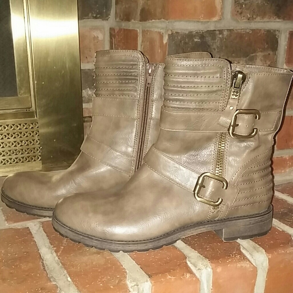Brown Boots with Buckles and Zipper
